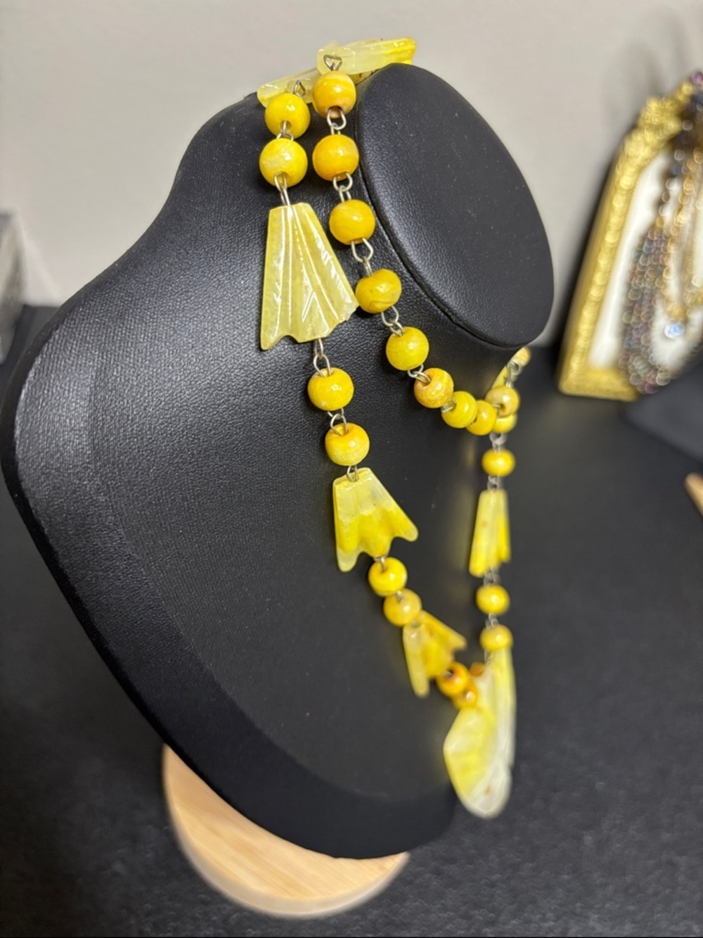VINTAGE Carved YELLOW ONYX Stone Bead Necklace Aztec Mayan Face Pendant - Picture 7 of 13